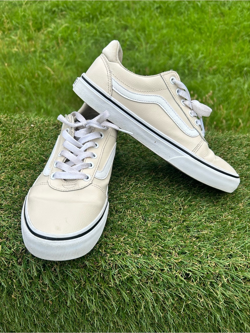 Vans Women’s Ward Deluxe Tumble Leather Birch Size 9.5